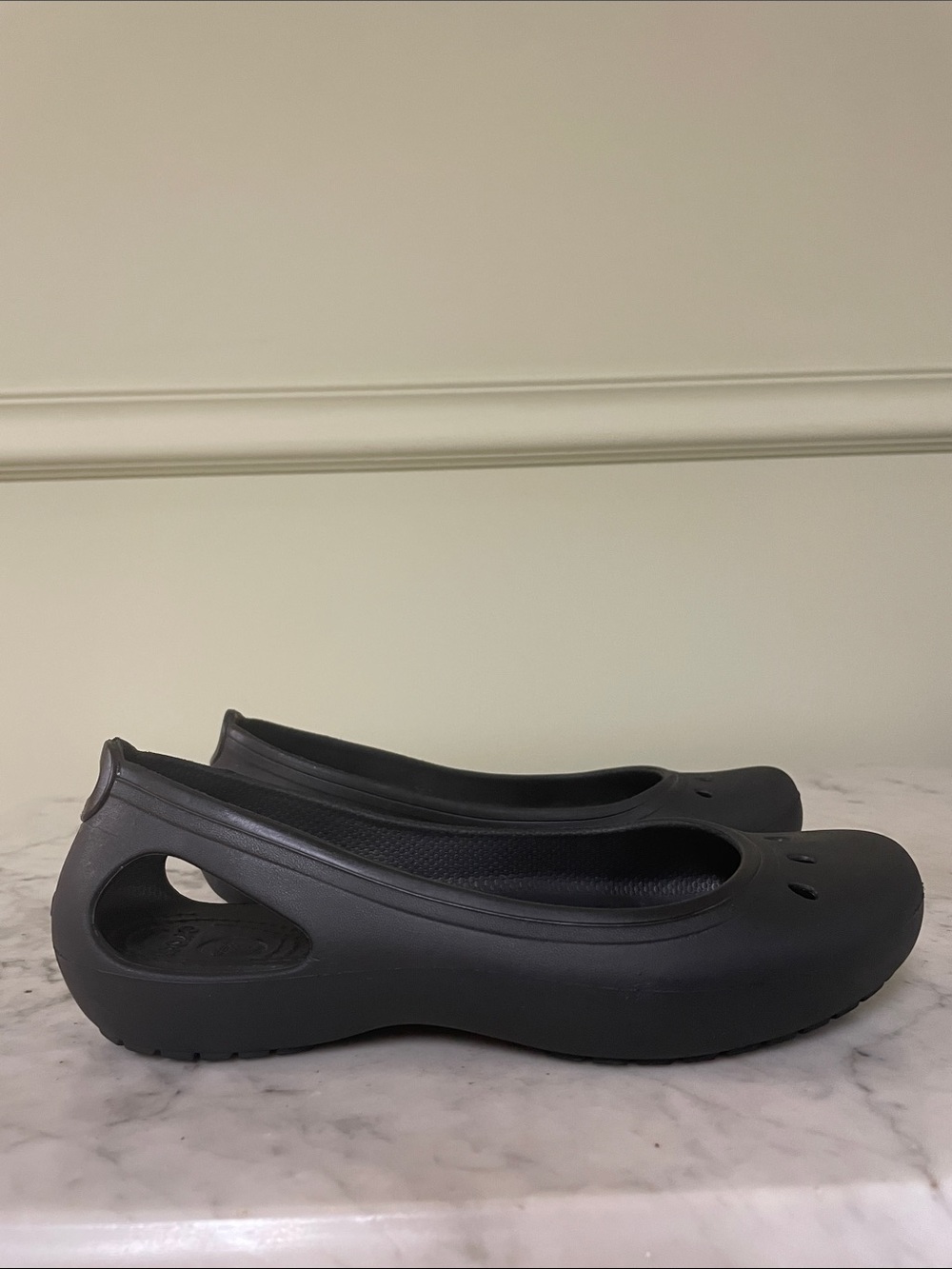 CROCS Women's Kadee Flat - Size 7